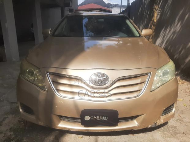 Toyota Camry 2010 Gold