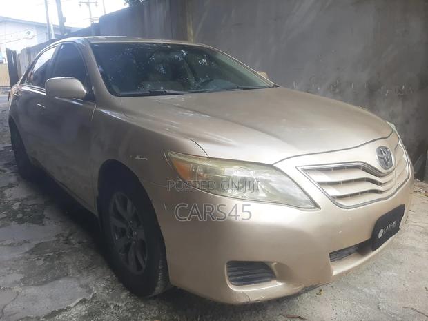 Toyota Camry 2010 Gold