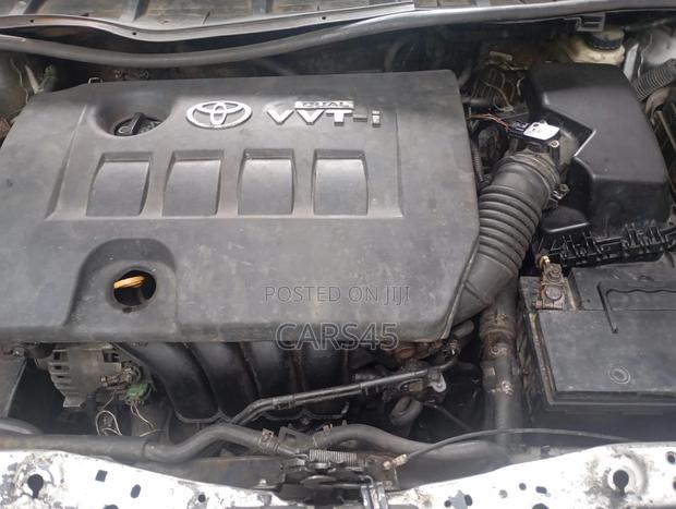 Toyota Corolla 2012 Silver