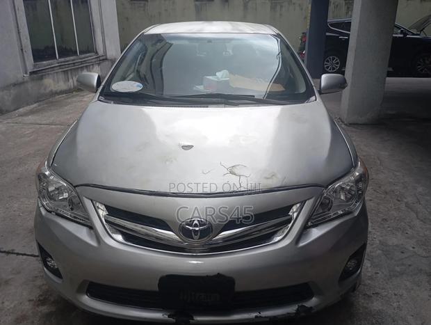 Toyota Corolla 2012 Silver