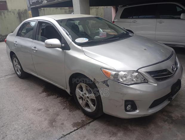 Toyota Corolla 2012 Silver