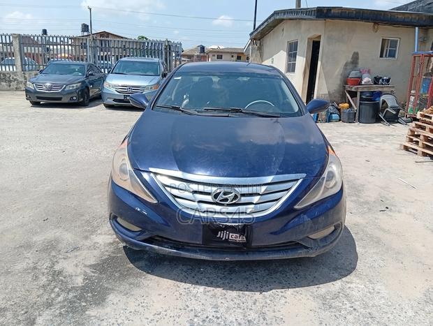 Hyundai Sonata Limited 2.0T Sedan (2.0L 4cyl 6A) 2013 Blue