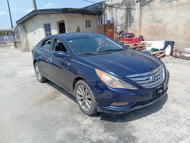 Hyundai Sonata Limited 2.0T Sedan (2.0L 4cyl 6A) 2013 Blue