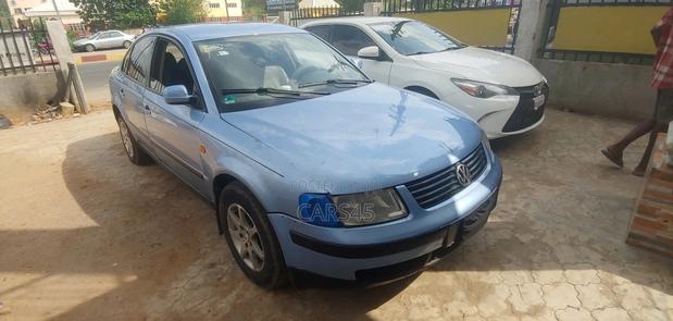 Volkswagen Passat 1997 Blue