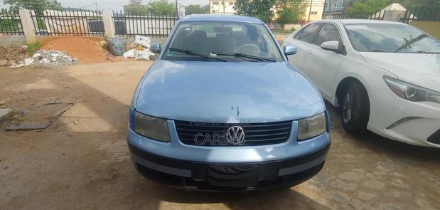 Volkswagen Passat 1997 Blue