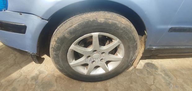 Volkswagen Passat 1997 Blue