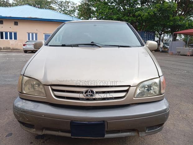 Toyota Sienna 2001 Beige