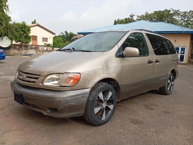 Toyota Sienna 2001 Beige