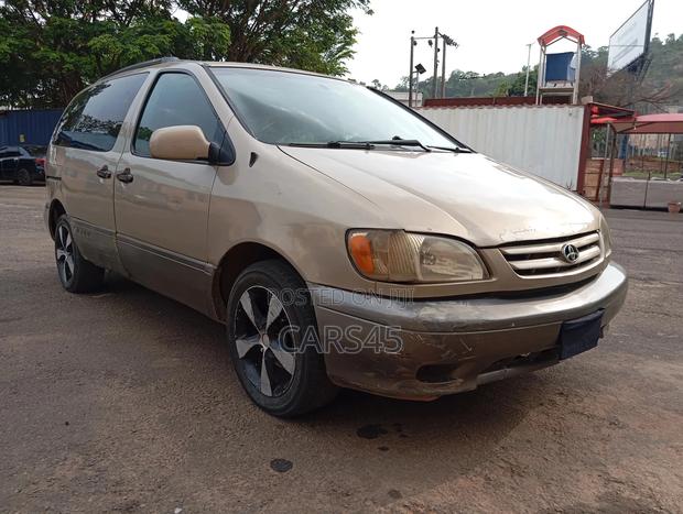 Toyota Sienna 2001 Beige