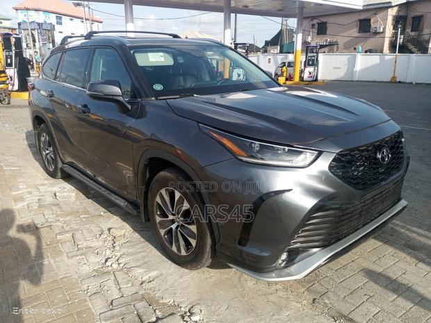 Toyota Highlander 2021 Gray