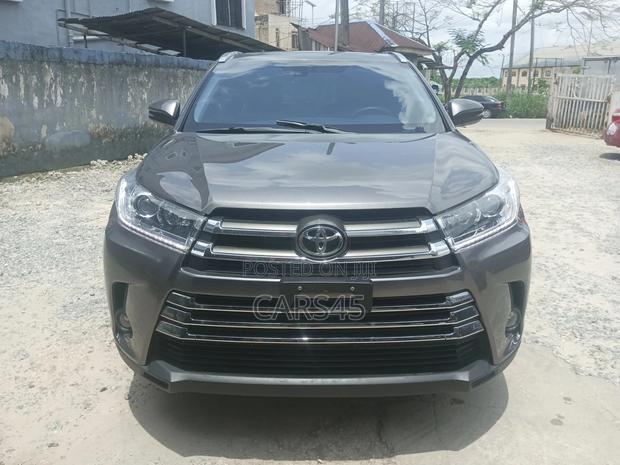 Toyota Highlander Limited 4x2 V6 (3.5L 6cyl 8A) 2017 Gray
