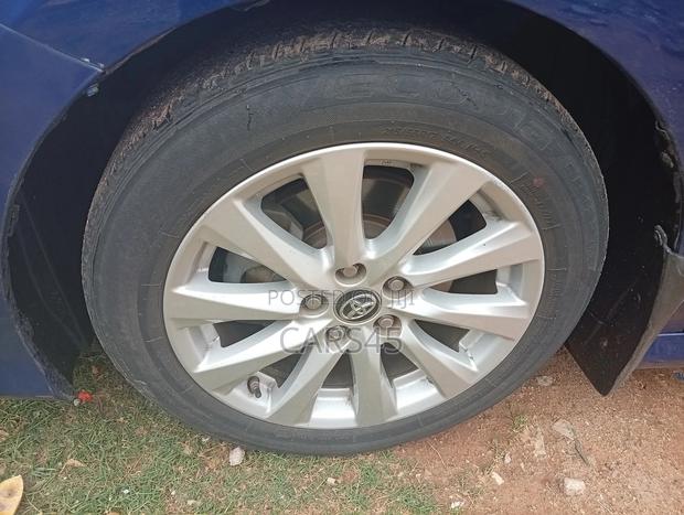 Toyota Camry 2018 Blue