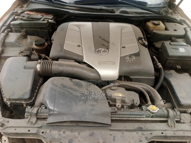 Lexus SC 2010 Gold