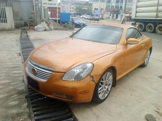 Lexus SC 2010 Gold