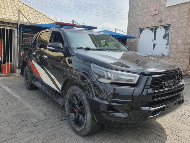 Toyota Hilux 2016 Black