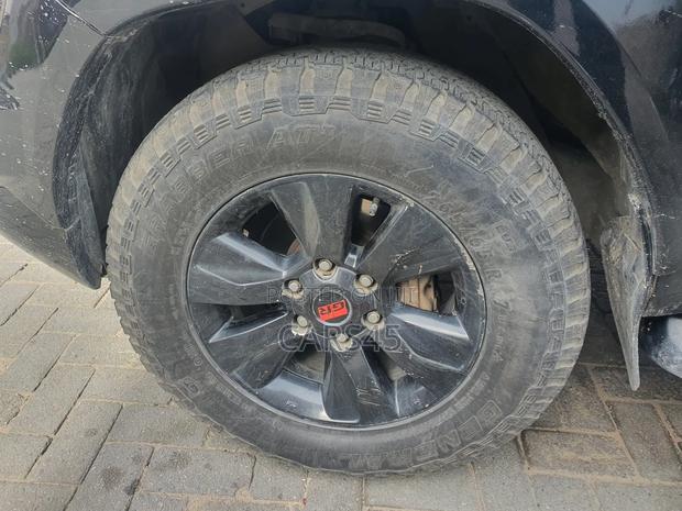 Toyota Hilux 2016 Black