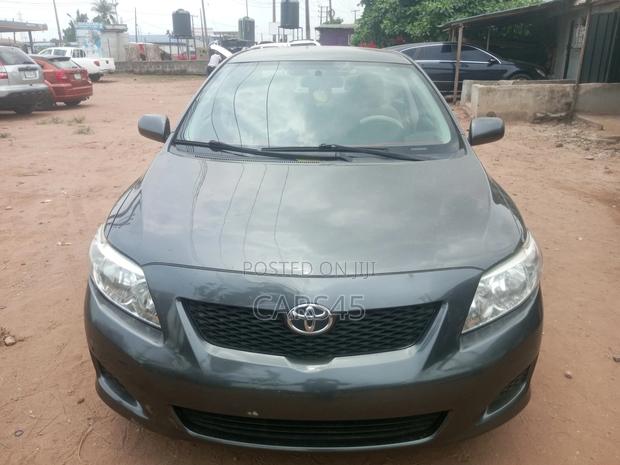 Toyota Corolla Base 4dr Sedan (1.8L 4cyl 5M) 2010 Gray