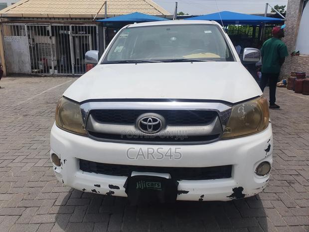 Toyota Hilux 2012 White