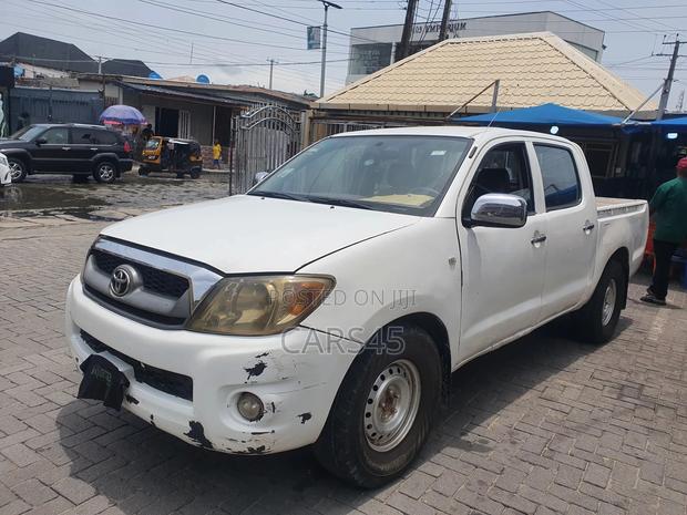 Toyota Hilux 2012 White