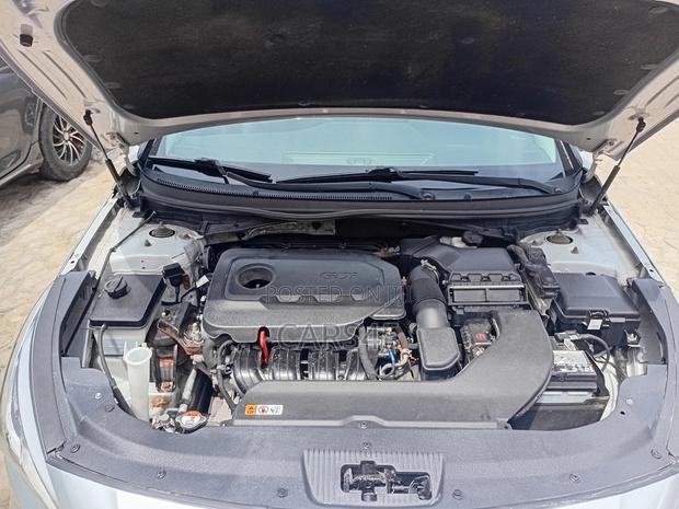 Hyundai Sonata Sport Sedan FWD (2.4L 4cyl 6A) 2016 Silver
