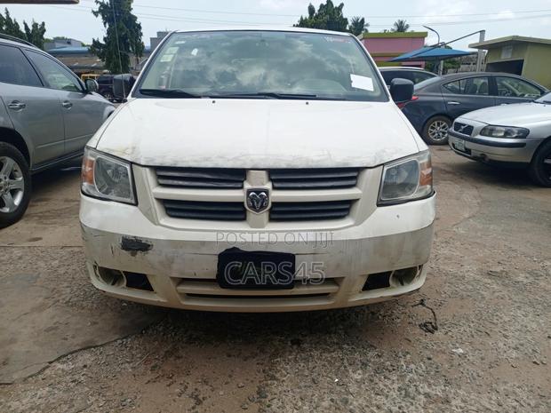 Dodge Caravan 2010 White