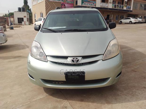 Toyota Sienna 2008 Green