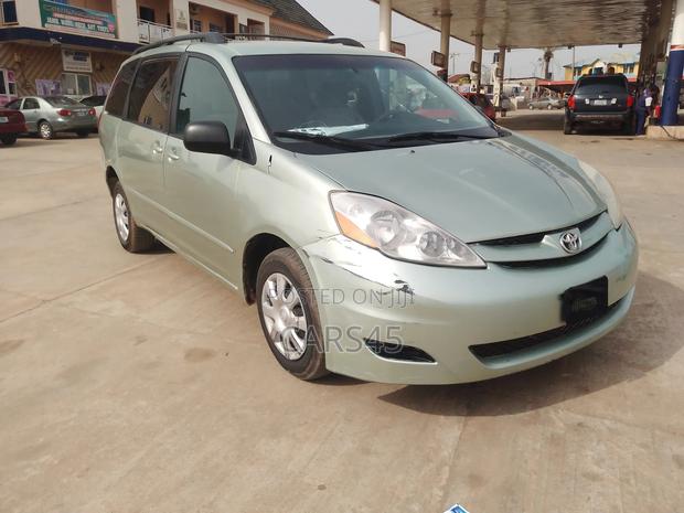 Toyota Sienna 2008 Green