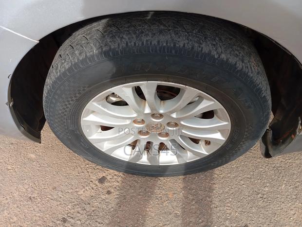 Toyota Sienna 2011 Silver