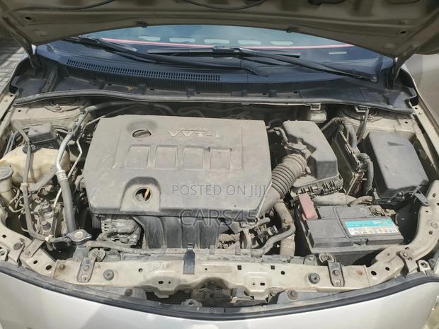 Toyota Corolla 2009 Gold