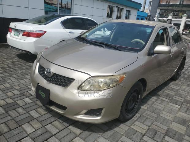 Toyota Corolla 2009 Gold