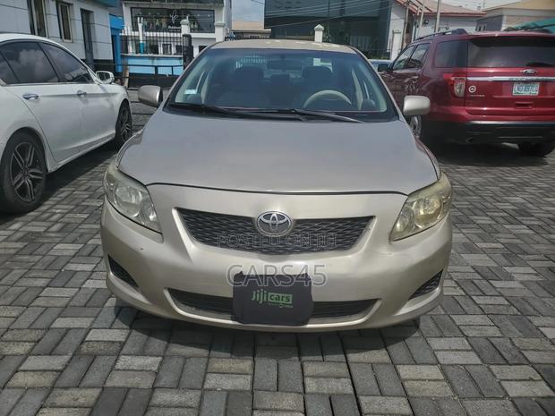 Toyota Corolla 2009 Gold