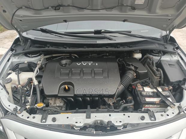 Toyota Corolla XLE 4dr Sedan (1.8L 4cyl 4A) 2010 Silver