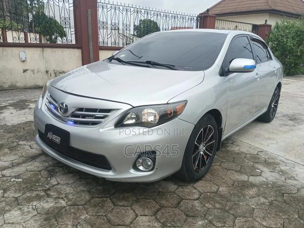 Toyota Corolla XLE 4dr Sedan (1.8L 4cyl 4A) 2010 Silver
