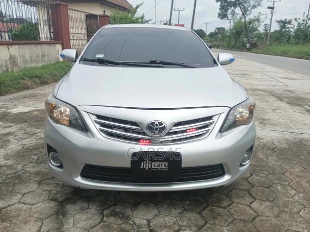 Toyota Corolla XLE 4dr Sedan (1.8L 4cyl 4A) 2010 Silver