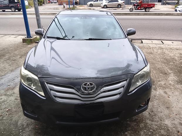 Toyota Camry LE 4dr Sedan (2.5L 4cyl 6A) 2011 Gray