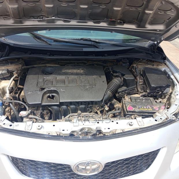 Toyota Corolla 2009 Silver