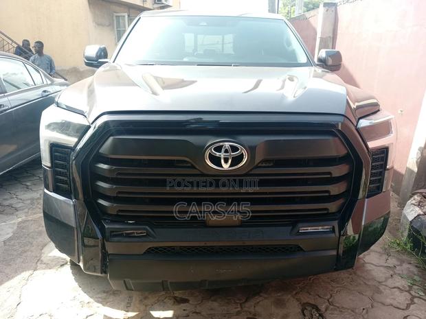 Toyota Tundra 2022 Black