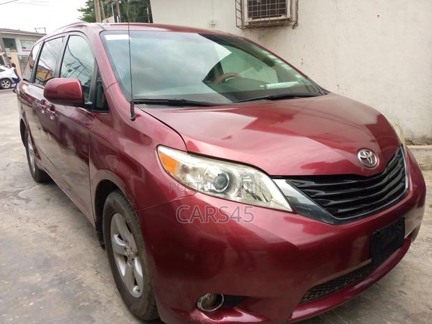 Toyota Sienna 2012 Red