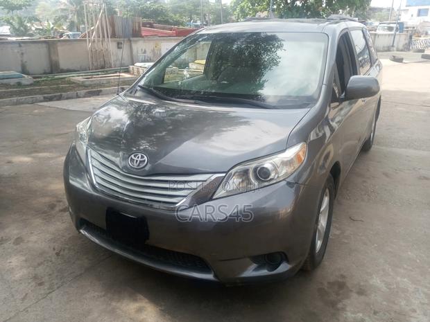 Toyota Sienna 2011 Gray
