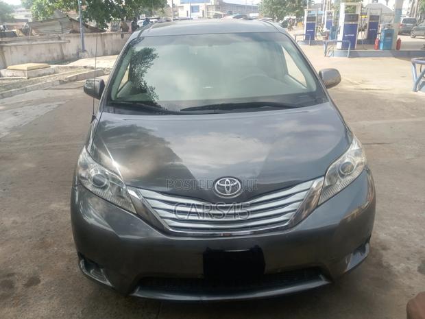 Toyota Sienna 2011 Gray
