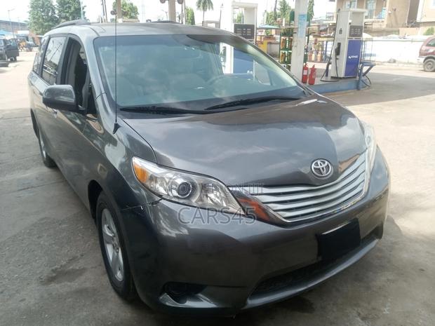 Toyota Sienna 2011 Gray