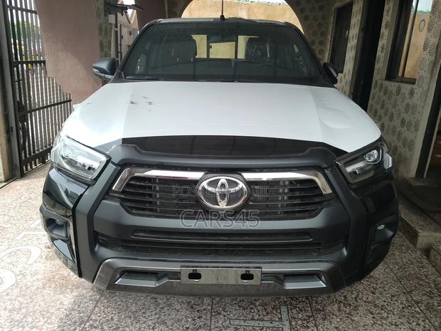 Toyota Hilux 2025 Black
