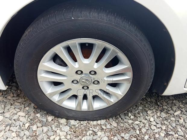 Toyota Sienna 2010 White
