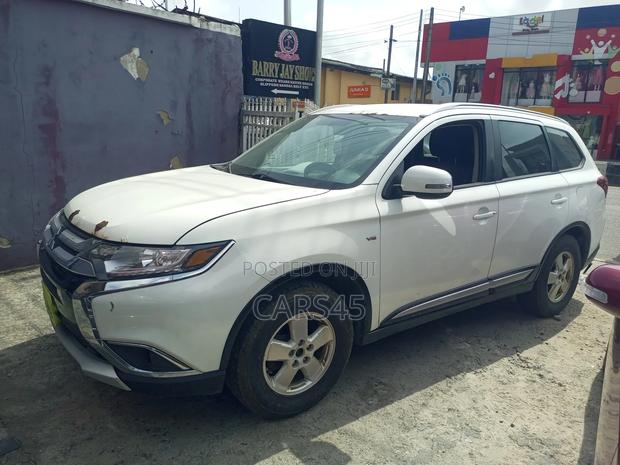 Mitsubishi Outlander 2016 White