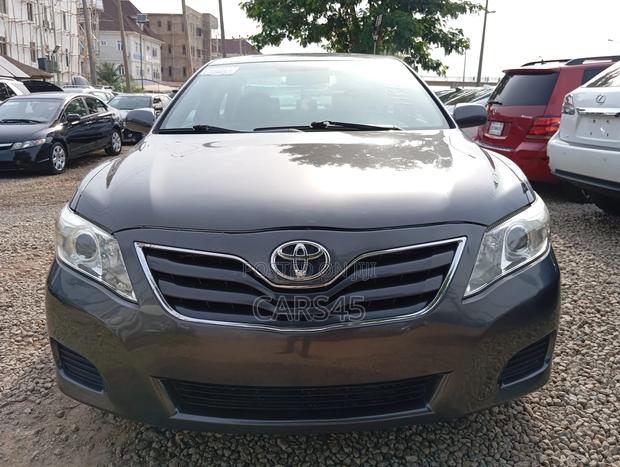 Toyota Camry 2011 Gray