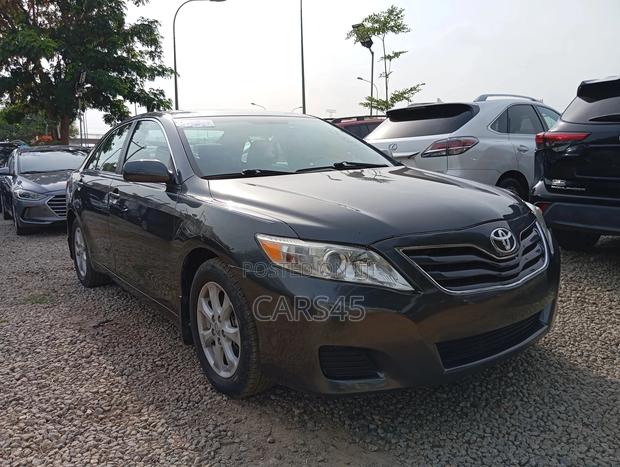 Toyota Camry 2011 Gray