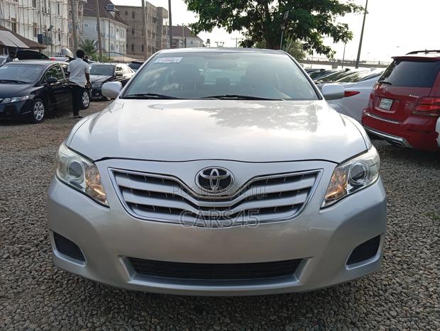 Toyota Camry 2010 Silver