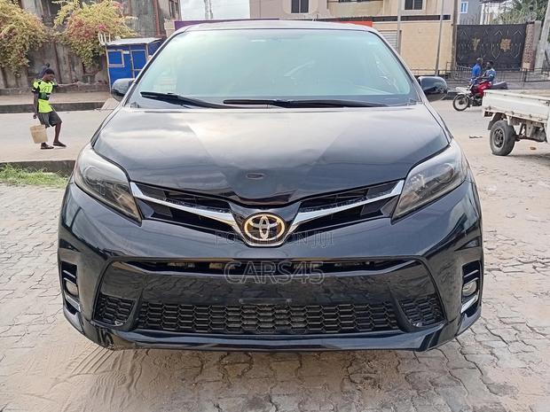 Toyota Sienna SE Premium 8-Passenger 4dr Minivan (3.5L 6cyl 6A) 2015