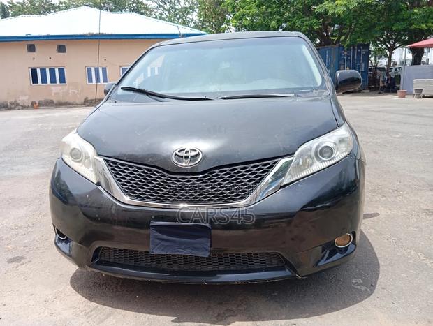 Toyota Sienna 2014 Black