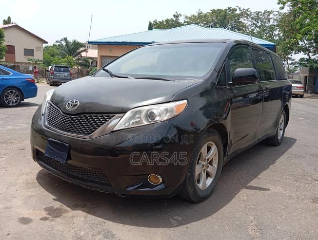 Toyota Sienna 2014 Black